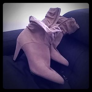 *New* Tan suede Worthington boots